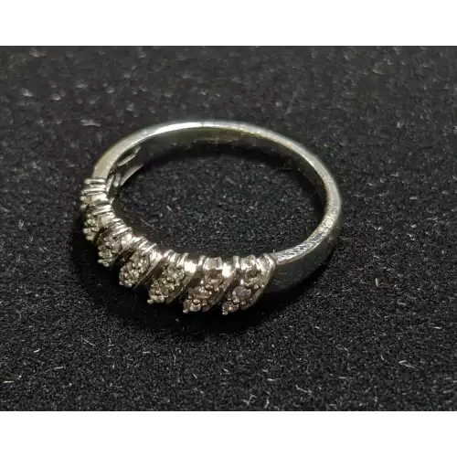 10k White Gold & Diamond Ring 1/4 CTW size 7