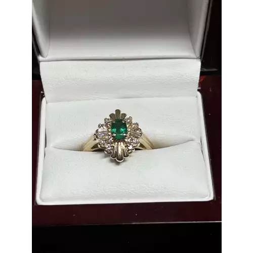 14k Yellow Gold 4.8 Grams Vintage Diamond and Emerald Cocktail ring size 7