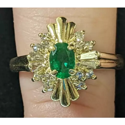 14k Yellow Gold 4.8 Grams Vintage Diamond and Emerald Cocktail ring size 7 (2)